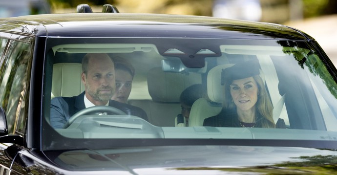 Kate Middleton jela v autě s princem Williamem a dětmi. 