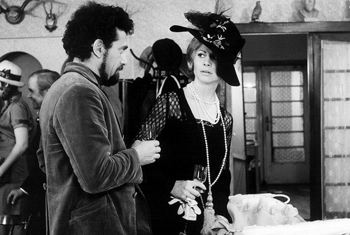 Snímek z filmu Kam slunce nechodí - vlevo Waldemar Matuška