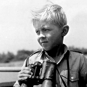 Vladimír Bejval ztvárnil v Cestě do pravěku nejmladšího člena výpravy Jirku.