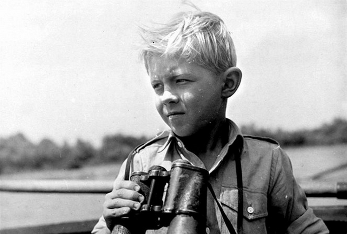 Vladimír Bejval ztvárnil v Cestě do pravěku nejmladšího člena výpravy Jirku.