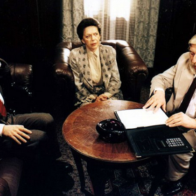 Život na zámku: Seriál sleduje osudy početné rodiny Králových, zahrála si v něm celá řada našich hereckých hvězd. Na snímku Tomáš Töpfer, Jiřina Jirásková a Leoš Suchařípa.