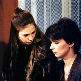 Natáčelo se od jara 1994 do října 1998. Na snímku s Ivanou Chýlkovou je Klára Jandová.