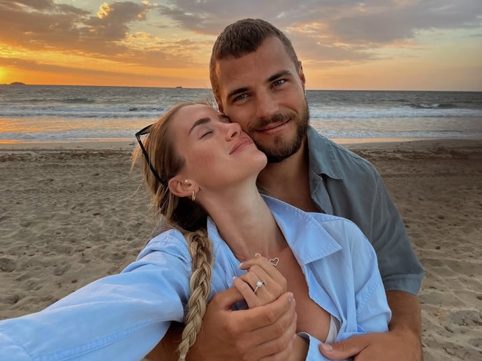 Johana Fabišíková se zasnoubila.