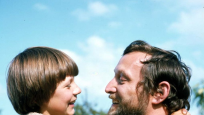FOTO: Ladislav Frej s Tomášem Holým ve filmu Za trnkovým keřem.