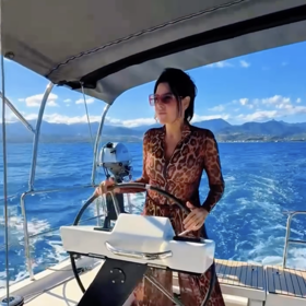 Ilona Csáková si užívá dovolenou na maximum.