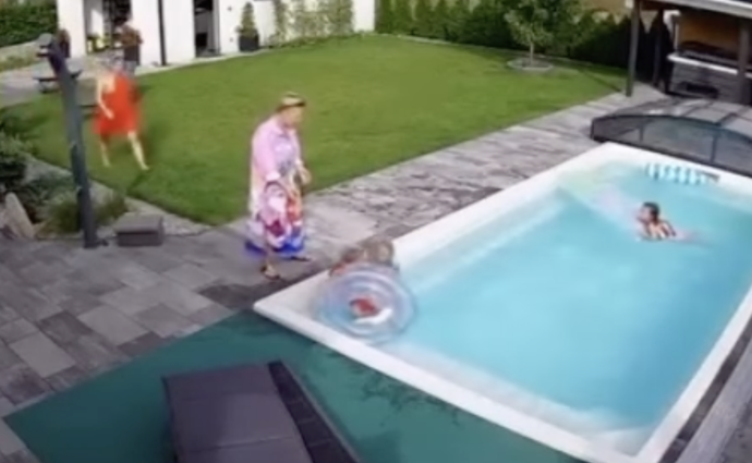 Pohotová reakce maminky možná zachránila dítěti život.