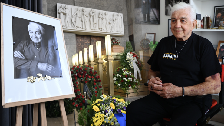 Tajemství obřadu Jiřího Krampola: Na dálku se fotkou zúčastnil i syn Tomáš