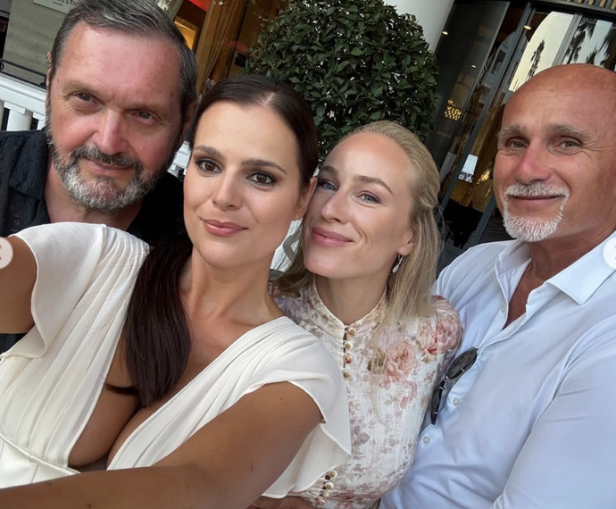 Ornella Koktová s dětmi a manželem Josefem na dovolené.
