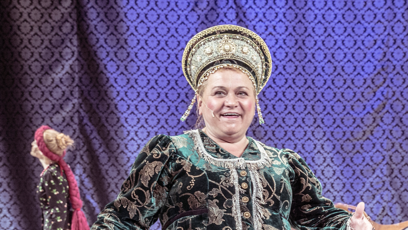 FOTO: Pavla Tomicová v divadelním představení Revizor.