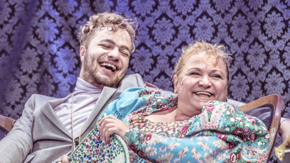 FOTO: Pavla Tomicová v divadelním představení Revizor.