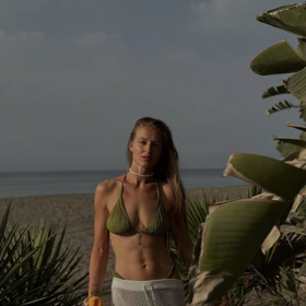Veronika Kašáková na sobě maká.