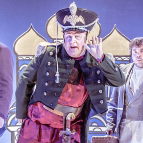 Václav Kopta v divadelním představení Revizor.