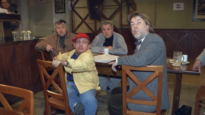 FOTO: Bronislav Poloczek, Jan Kanyza, Ladislav Potměšil a Jiří Krytinář v seriálu Hospoda.