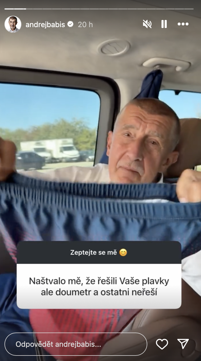 Andrej Babiš si pořídil nové, levnější plavky.