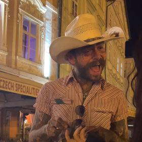 Post Malone byl nadšený z dárků od fanynky.