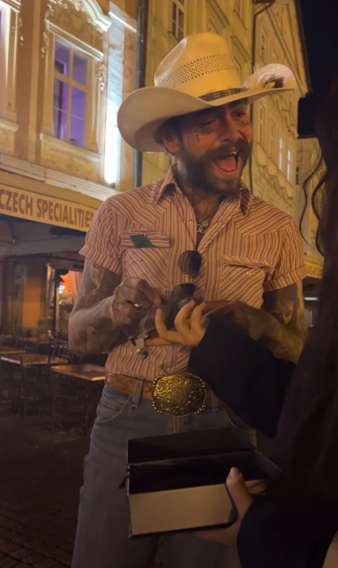 Post Malone byl nadšený z dárků od fanynky.