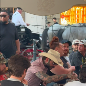Post Malone na pivu v Praze.