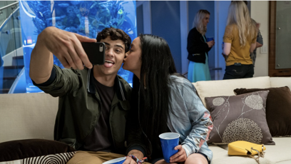 FOTO: Noah Centineo v romantické trilogii Všem klukům, které jsem milovala.