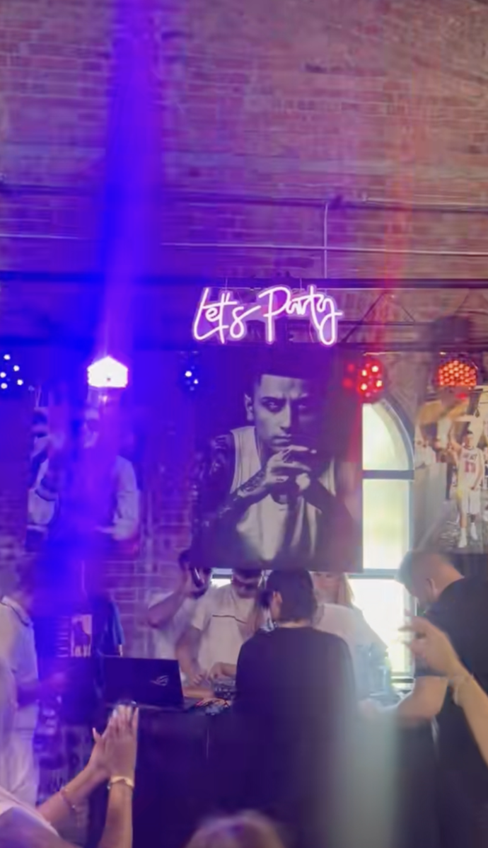 Hard Rico měl na party i menší koncert.