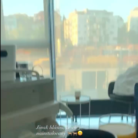 Nikola ukázala svou snídani.