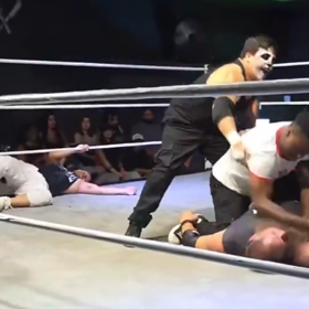 Raja Jackson napadl wrestlera Stuarta Smithe. 