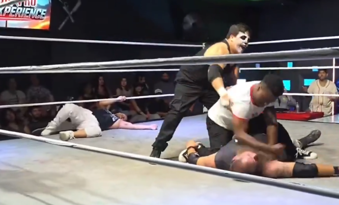 Raja Jackson napadl wrestlera Stuarta Smithe. 