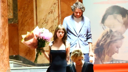 FOTO: Aňa Geislerová odcházela z premiéry po boku svého muže Zdeňka Janáčka a dcery Stelly.
