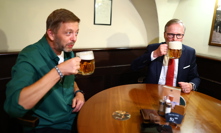 Fiala s Rakušanem šli na pivo a kuli pikle na Babiše. Hřib dal lídrům košem