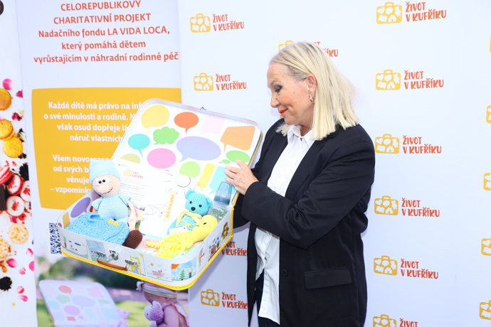 Bára Basiková na tiskovce k projektu Život v kufříku. 