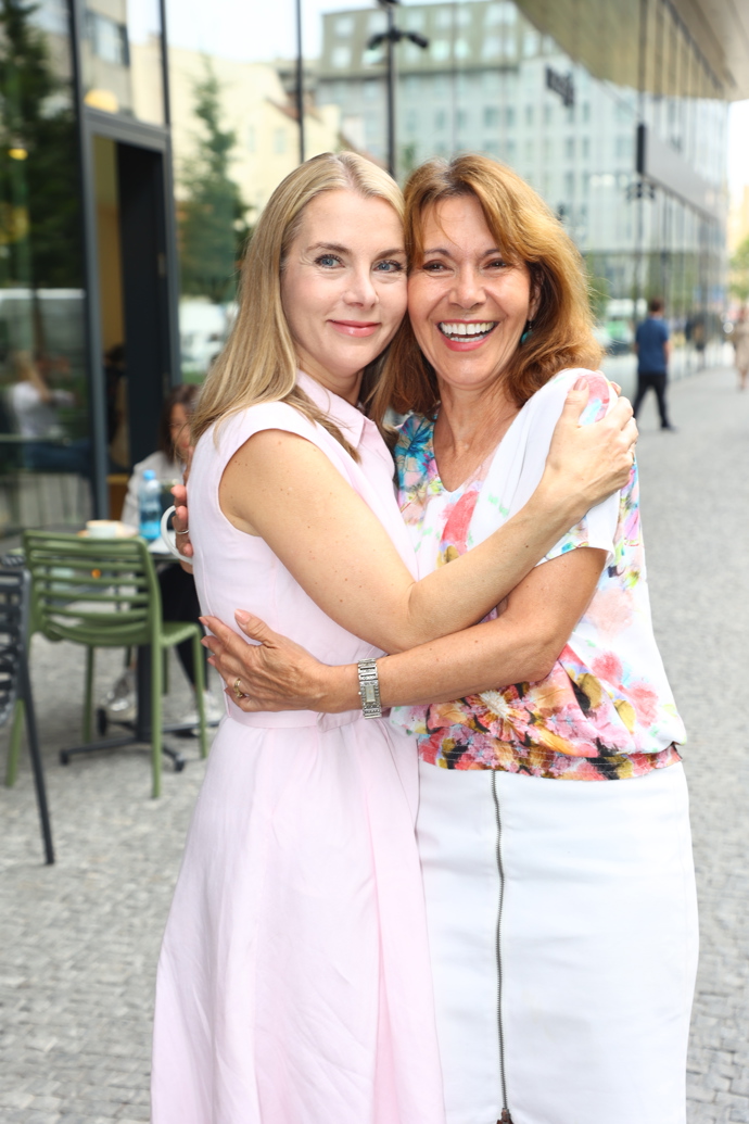 Karla Mráčková s Michaelou Dolinovou.