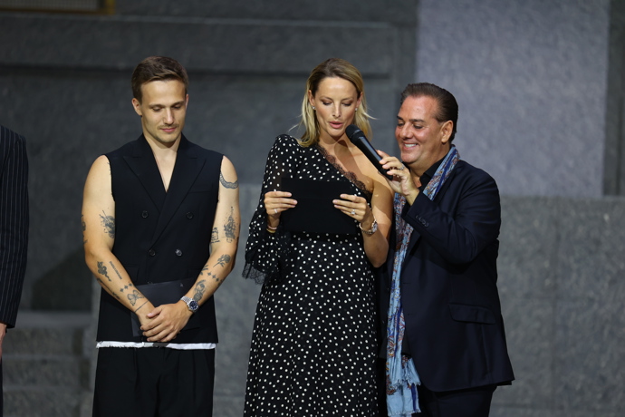 Saša Jány spolu s ambasadory Michaelou Kociánovou a Martinem Carevem.