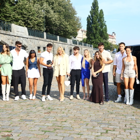 Představení Love Islandu 2025 na náplavce.