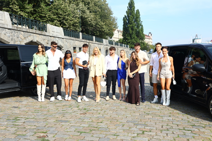 Představení Love Islandu 2025 na náplavce.