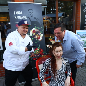 Není to poprvé co Eva Toulová oblékla jídlo.