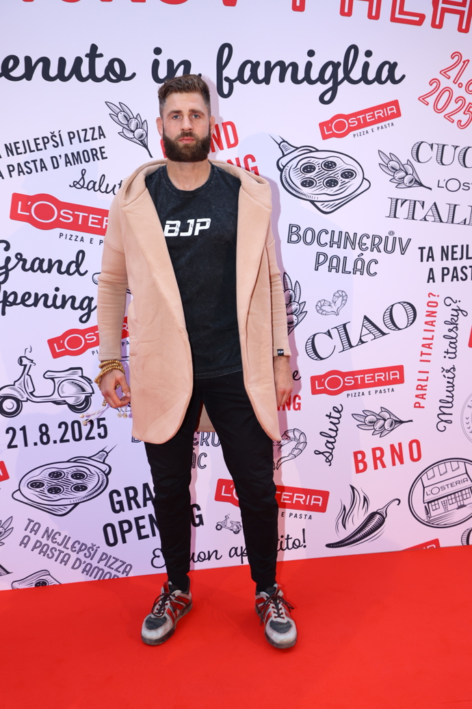 Jiří Procházka dorazil bez doprovodu.