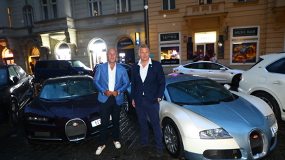FOTO: Richard Chlad a Filip Turek přijeli v luxusních vozech značky Bugatti.