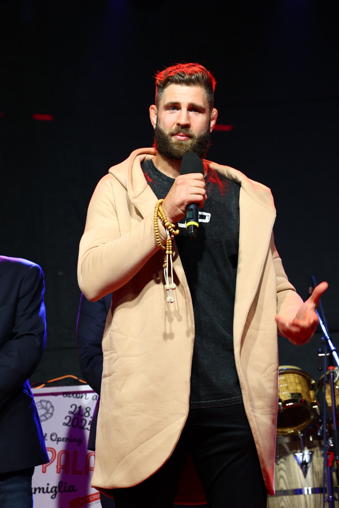 Jiří Procházka promluvil k hostům.