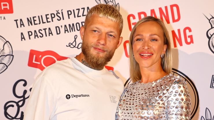 Zamilovaná dvojice Nela Slováková a Radek Roušal.