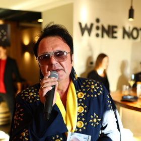 Na vzpomínce za Jiřího Krampola byl i Elvis.