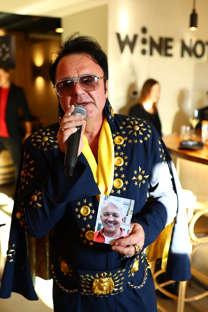 Na vzpomínce za Jiřího Krampola byl i Elvis.