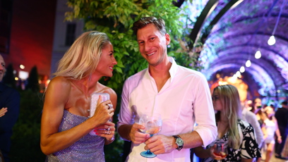 FOTO: Tereza Barošová a Filip Neusser na otvíračce restaurace v Brně.