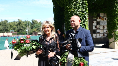 FOTO: Zuzana Bubílková donesla květinu.