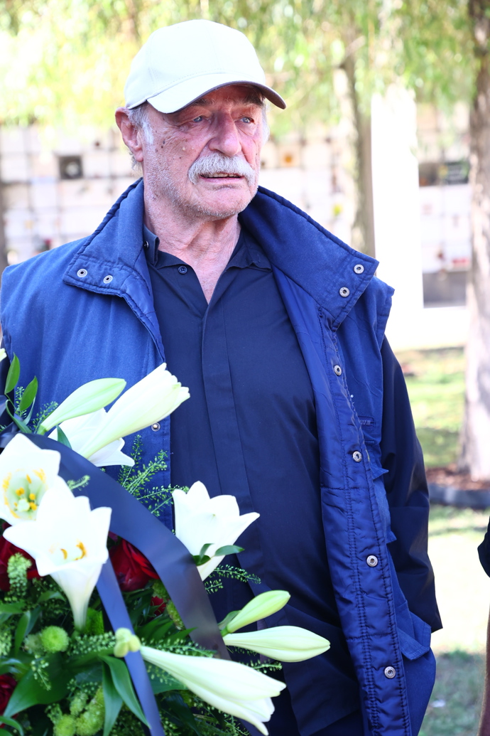 Pavel Nový na pohřbu Jiřího Krampola.