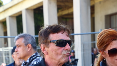 FOTO: Pavel Trávníček skrýval smutek pod černými rýlemi.