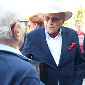 Jan Přeučil na pohřbu Jiřího Krampola.