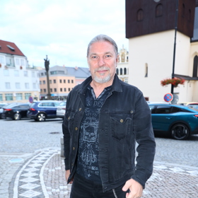 Zpěvák Petr Kolář rozhodně není rozmazlující dědeček.