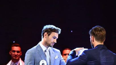 FOTO: Jiří Veselý přebírá ocenění.