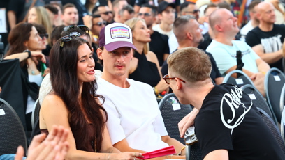 FOTO: Anna Šulc s partnerem a Adamem Mišíkem.