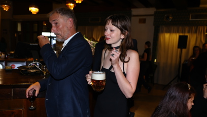 FOTO: Stella Janáčková si dala pivo.