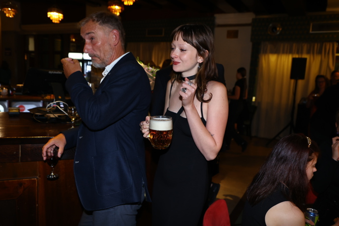Stella Janáčková si dala pivo.